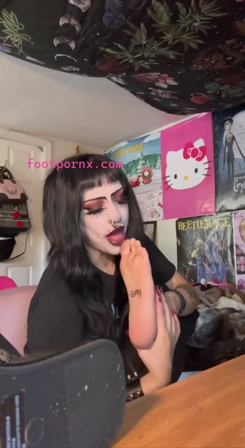 pediprincess emo goth girl  74