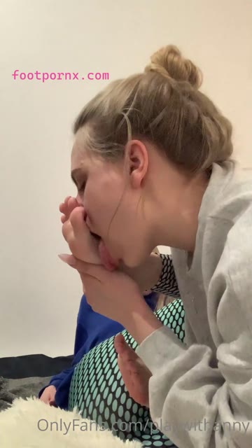 playwithanny Foot fetish with my slavegirl 4