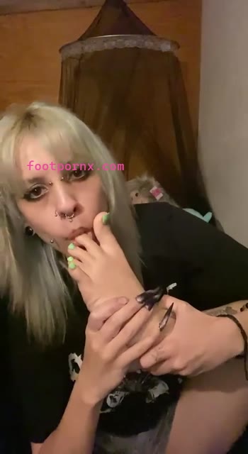 pediprincess emo goth girl  20