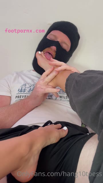 hang10toess white girl footjob pretty feet 11