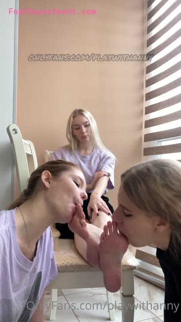 playwithanny gets her feet worshipped from 2 girls